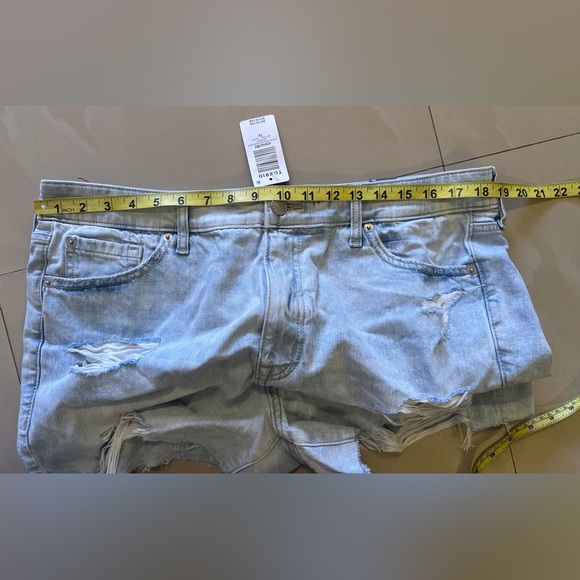 Torrid Feel The Fit Denim Shorts Women's Plus Size 16 Distressed Cutoff Pocket - Picture 13 of 16